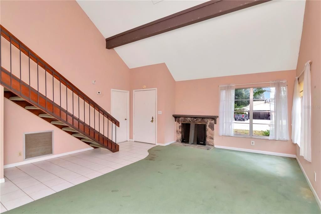 En Venta: $385,000 (4 camas, 2 baños, 1826 Pies cuadrados)