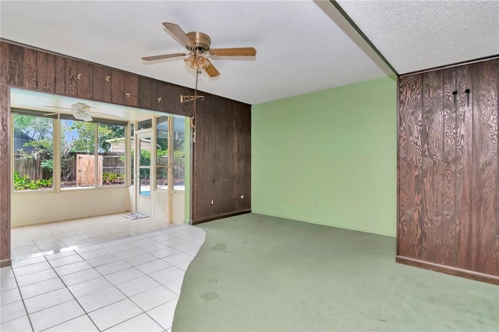 En Venta: $385,000 (4 camas, 2 baños, 1826 Pies cuadrados)