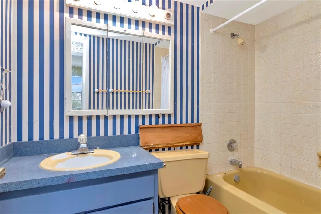 En Venta: $385,000 (4 camas, 2 baños, 1826 Pies cuadrados)