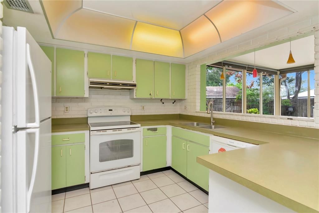 En Venta: $385,000 (4 camas, 2 baños, 1826 Pies cuadrados)