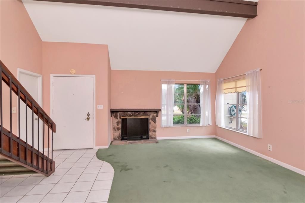 En Venta: $385,000 (4 camas, 2 baños, 1826 Pies cuadrados)