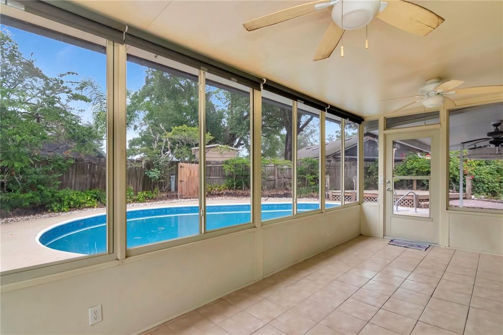 En Venta: $385,000 (4 camas, 2 baños, 1826 Pies cuadrados)