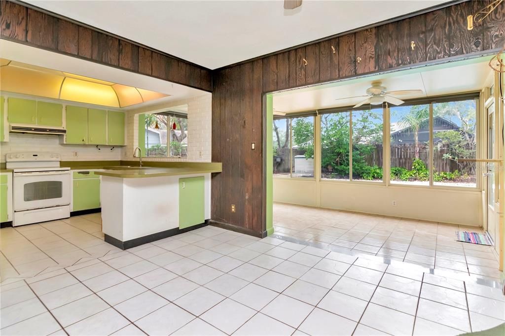 En Venta: $385,000 (4 camas, 2 baños, 1826 Pies cuadrados)