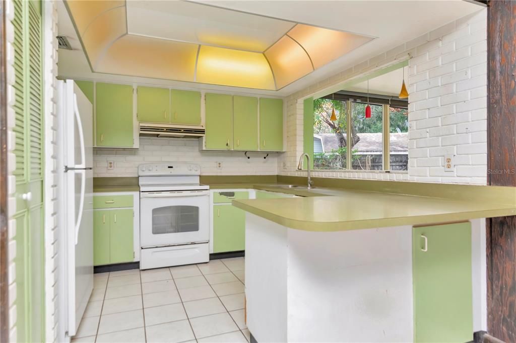 En Venta: $385,000 (4 camas, 2 baños, 1826 Pies cuadrados)