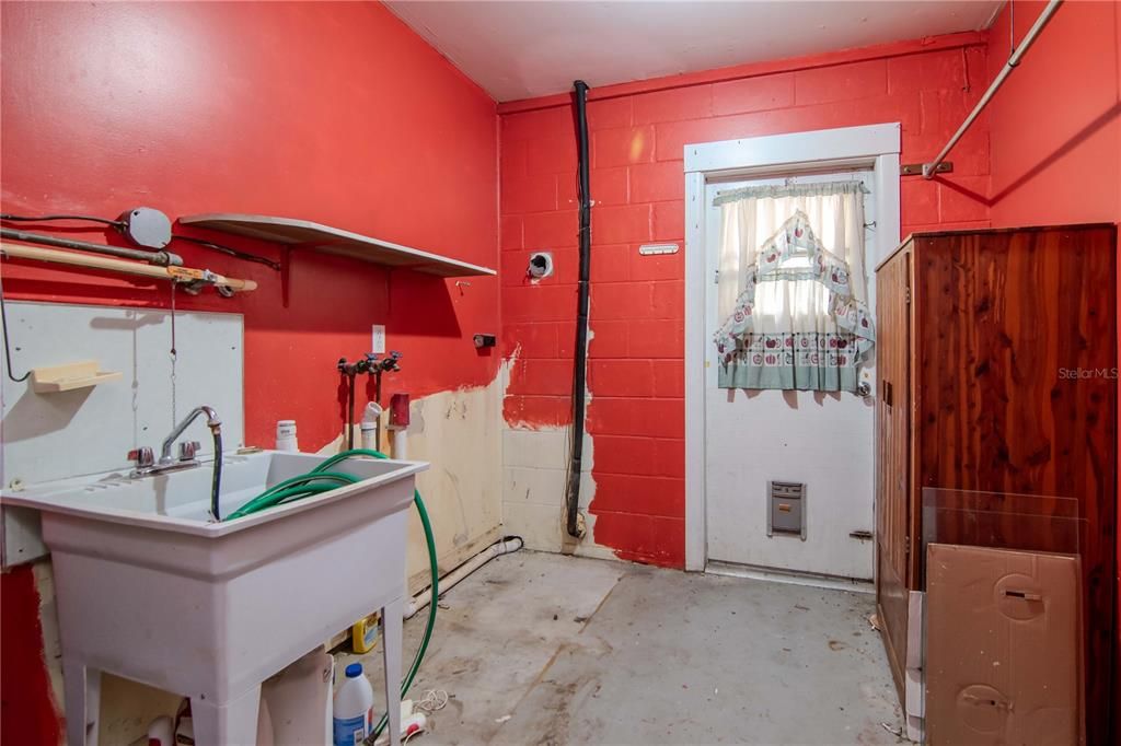 En Venta: $385,000 (4 camas, 2 baños, 1826 Pies cuadrados)