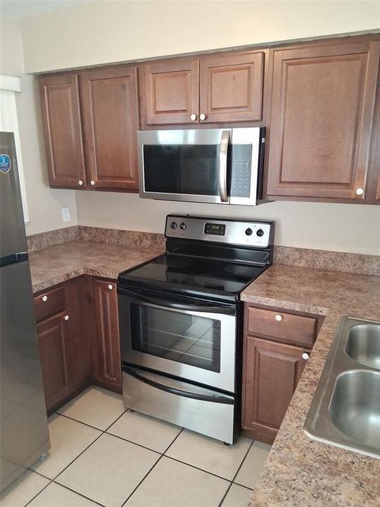 For Rent: $1,800 (2 beds, 2 baths, 1118 Square Feet)