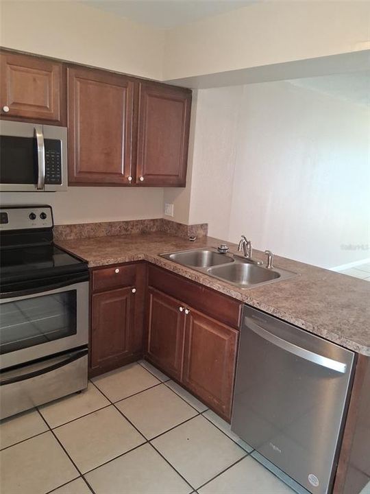 For Rent: $1,800 (2 beds, 2 baths, 1118 Square Feet)