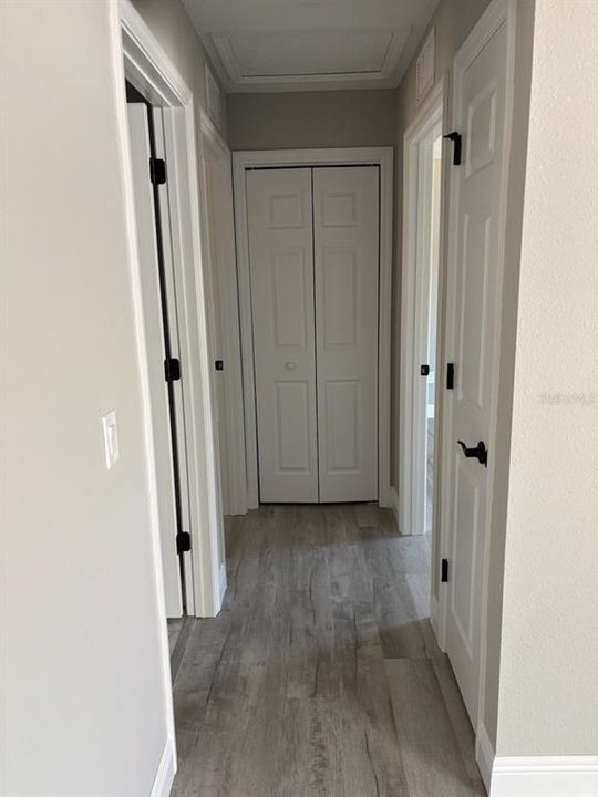 合同活跃: $258,900 (3 贝兹, 2 浴室, 1530 平方英尺)