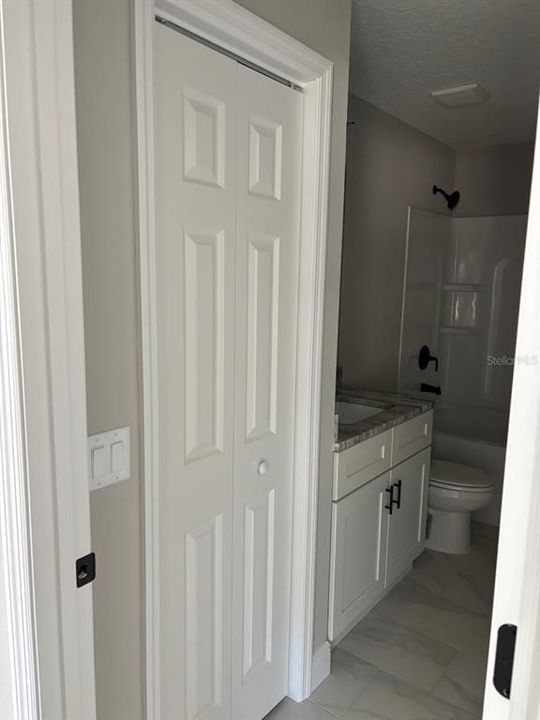 合同活跃: $258,900 (3 贝兹, 2 浴室, 1530 平方英尺)