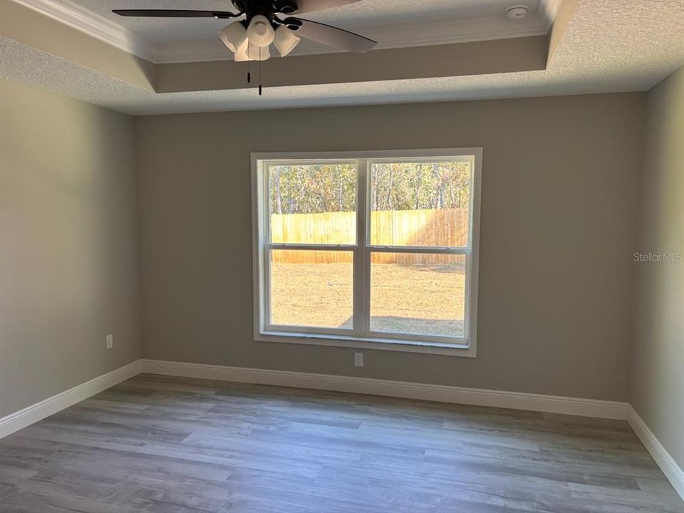 合同活跃: $258,900 (3 贝兹, 2 浴室, 1530 平方英尺)