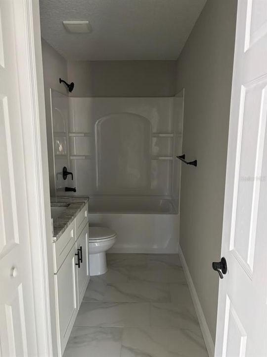 合同活跃: $258,900 (3 贝兹, 2 浴室, 1530 平方英尺)