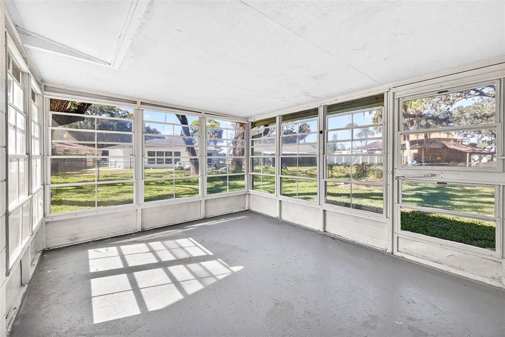 待售: $305,000 (4 贝兹, 0 浴室, 1200 平方英尺)