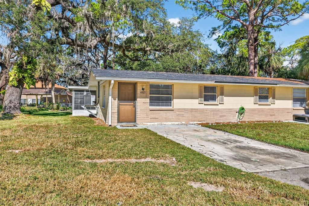 待售: $305,000 (4 贝兹, 0 浴室, 1200 平方英尺)