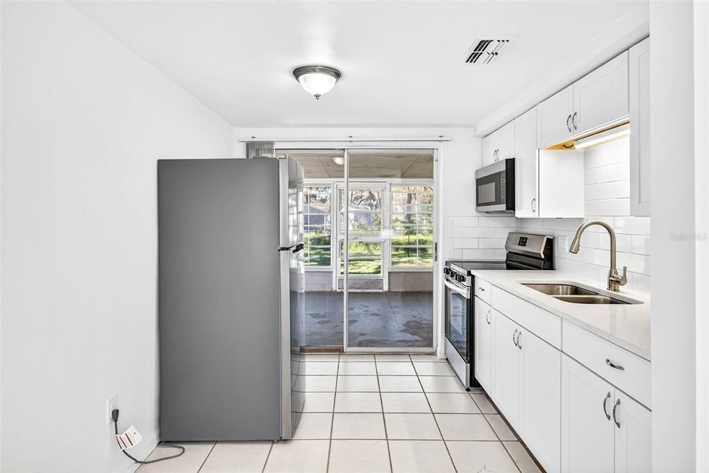 待售: $305,000 (4 贝兹, 0 浴室, 1200 平方英尺)