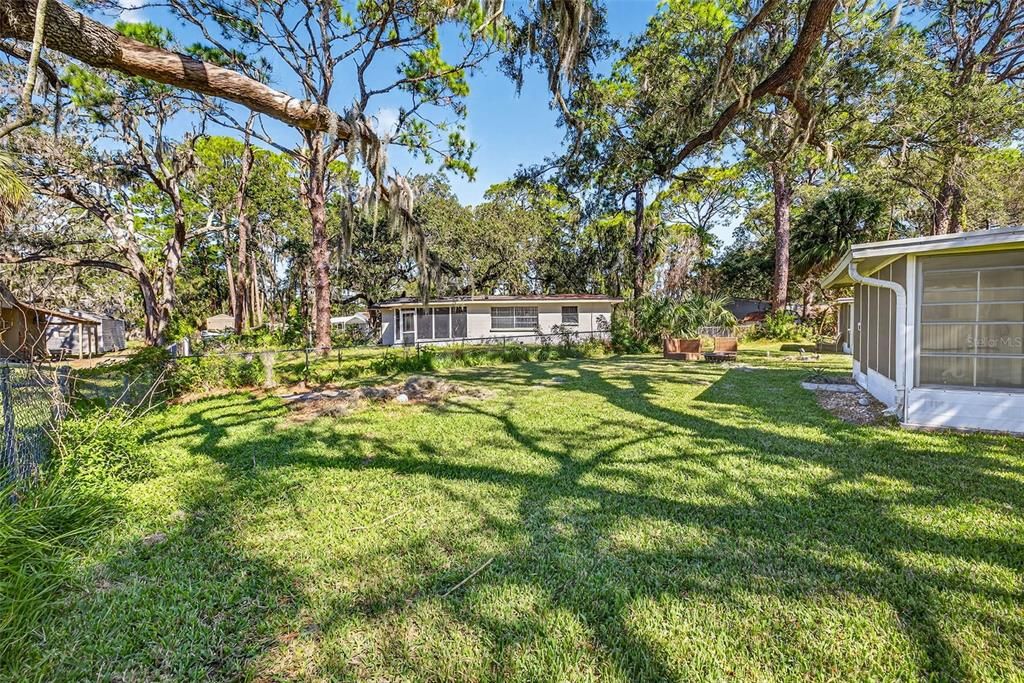 待售: $305,000 (4 贝兹, 0 浴室, 1200 平方英尺)