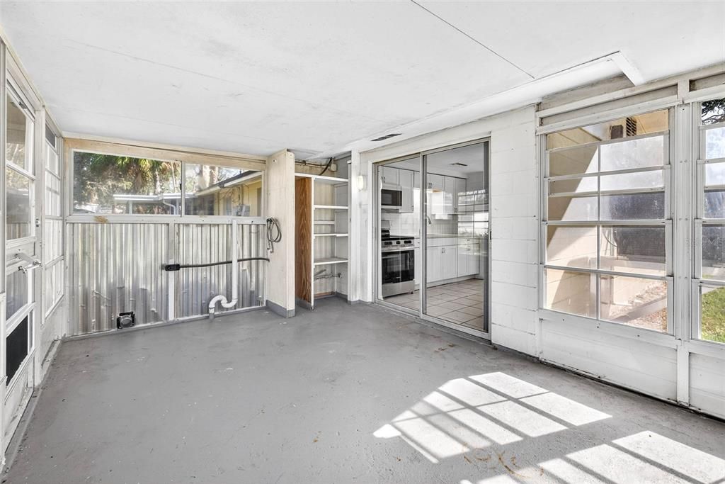 待售: $305,000 (4 贝兹, 0 浴室, 1200 平方英尺)