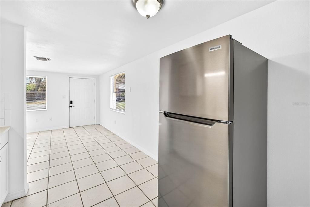 待售: $305,000 (4 贝兹, 0 浴室, 1200 平方英尺)