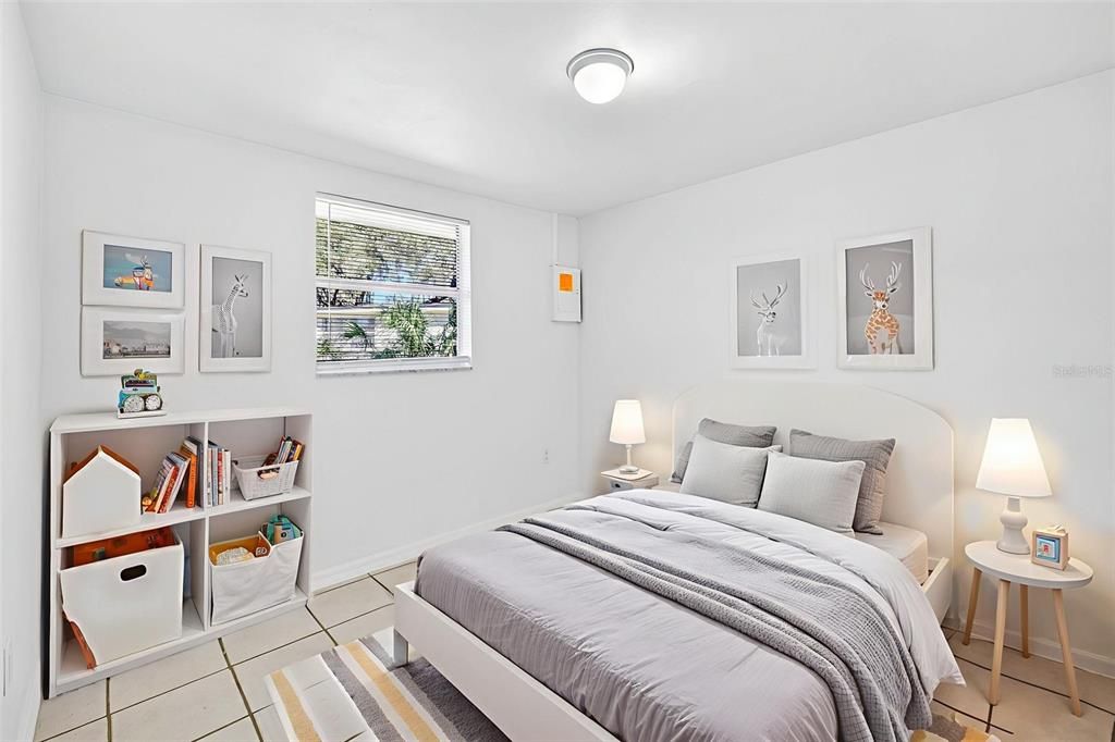 待售: $305,000 (4 贝兹, 0 浴室, 1200 平方英尺)