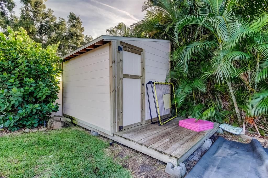 合同活跃: $435,000 (3 贝兹, 2 浴室, 1413 平方英尺)