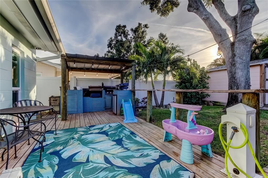 合同活跃: $435,000 (3 贝兹, 2 浴室, 1413 平方英尺)