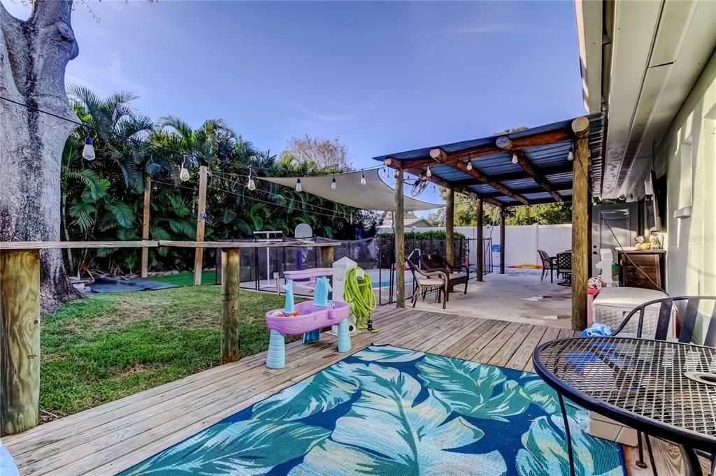 合同活跃: $435,000 (3 贝兹, 2 浴室, 1413 平方英尺)