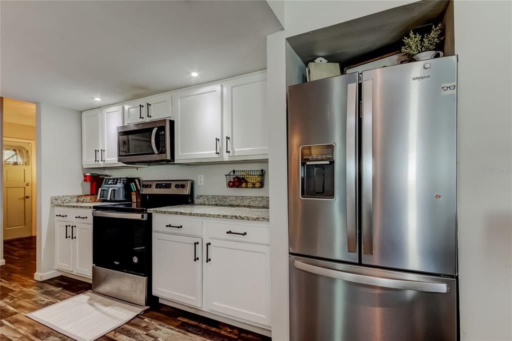 合同活跃: $435,000 (3 贝兹, 2 浴室, 1413 平方英尺)