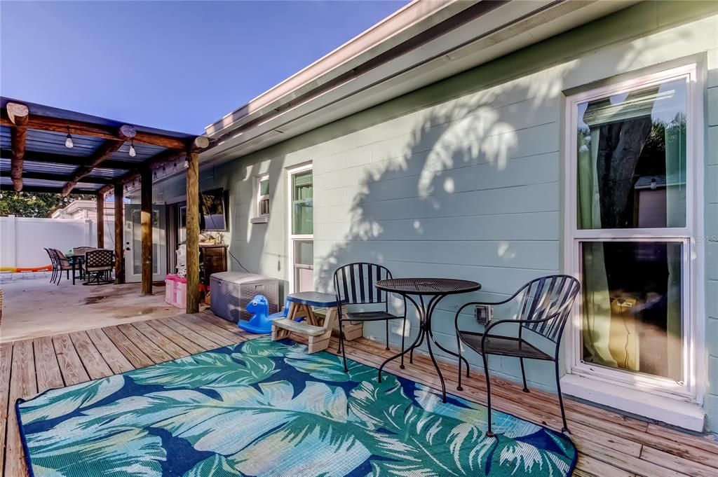 合同活跃: $435,000 (3 贝兹, 2 浴室, 1413 平方英尺)