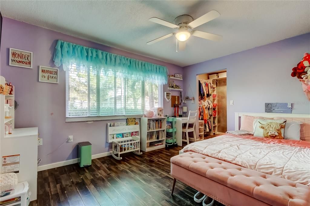 合同活跃: $435,000 (3 贝兹, 2 浴室, 1413 平方英尺)