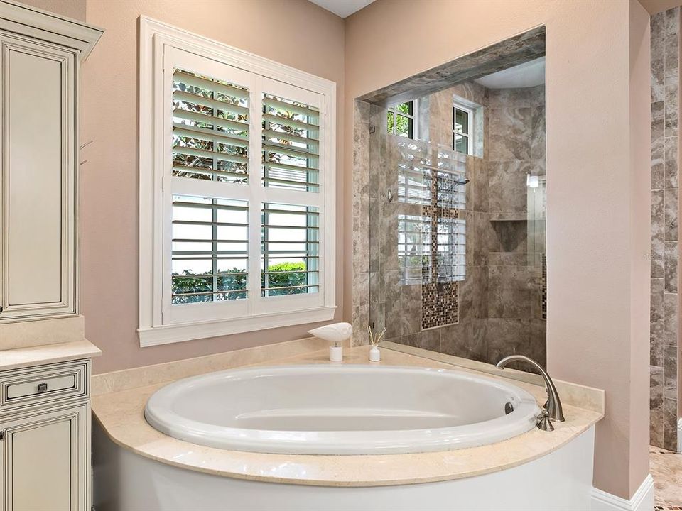 For Sale: $2,645,000 (3 beds, 3 baths, 3483 Square Feet)