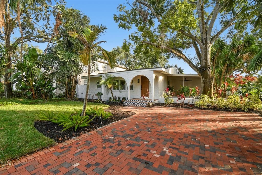 For Sale: $974,999 (3 beds, 2 baths, 2075 Square Feet)