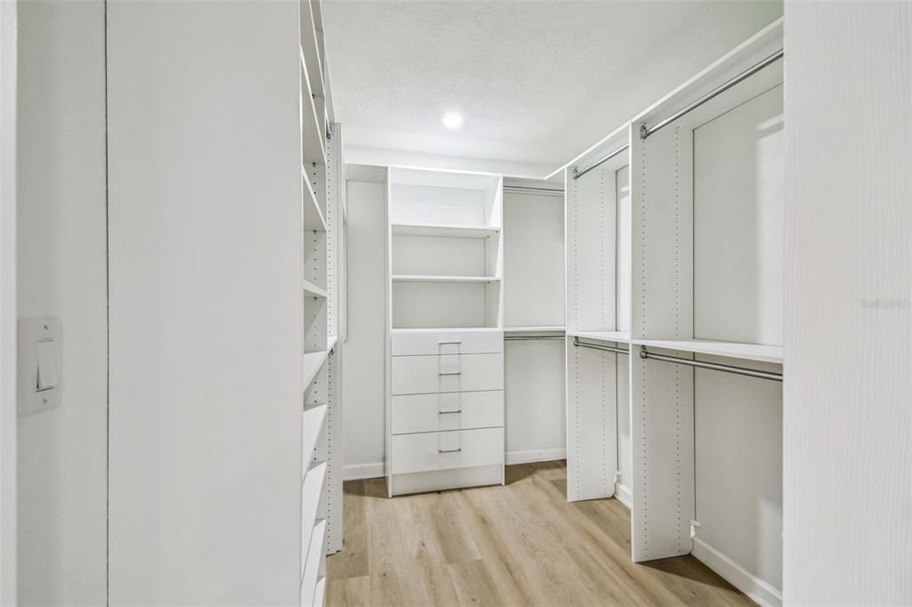 For Sale: $974,999 (3 beds, 2 baths, 2075 Square Feet)