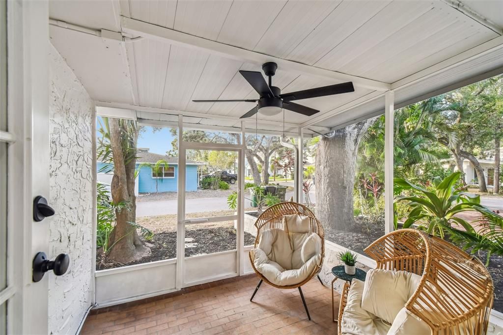 For Sale: $974,999 (3 beds, 2 baths, 2075 Square Feet)