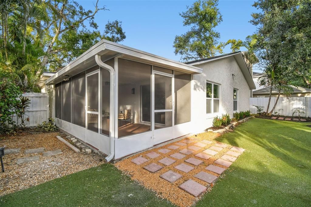 For Sale: $974,999 (3 beds, 2 baths, 2075 Square Feet)