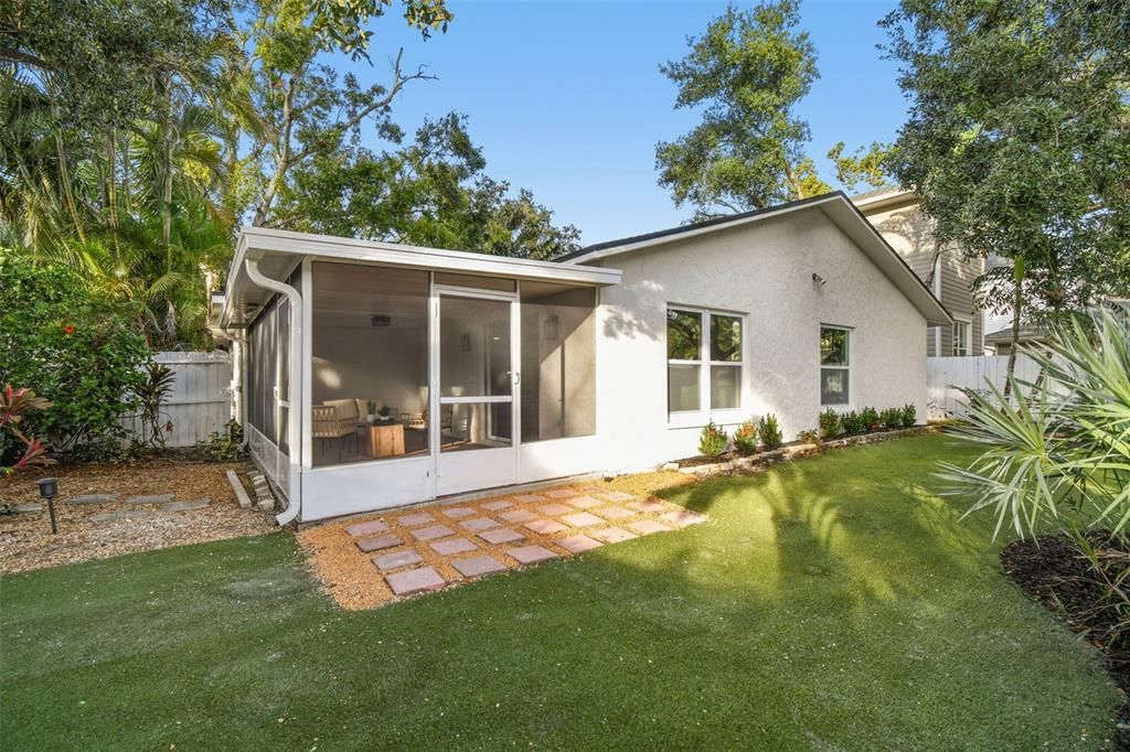 For Sale: $974,999 (3 beds, 2 baths, 2075 Square Feet)