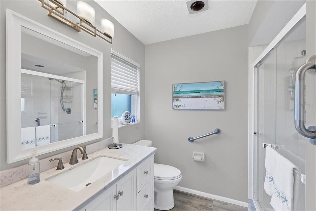 合同活跃: $259,900 (2 贝兹, 2 浴室, 1501 平方英尺)