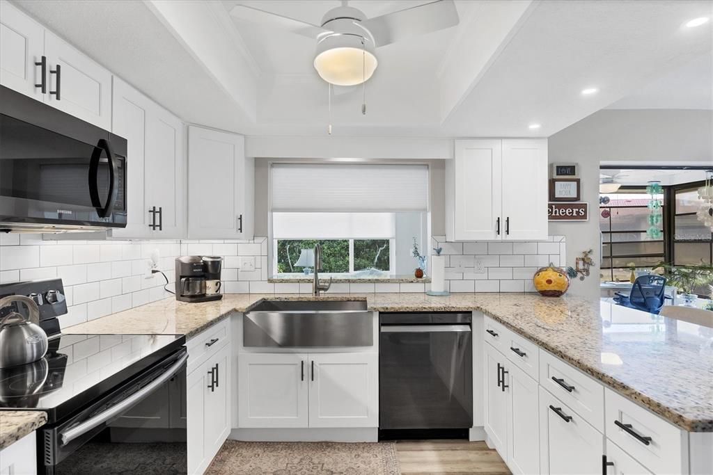 合同活跃: $259,900 (2 贝兹, 2 浴室, 1501 平方英尺)