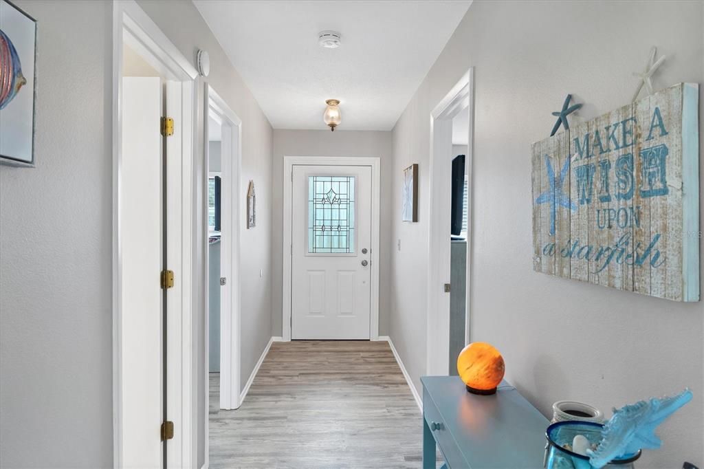 合同活跃: $259,900 (2 贝兹, 2 浴室, 1501 平方英尺)