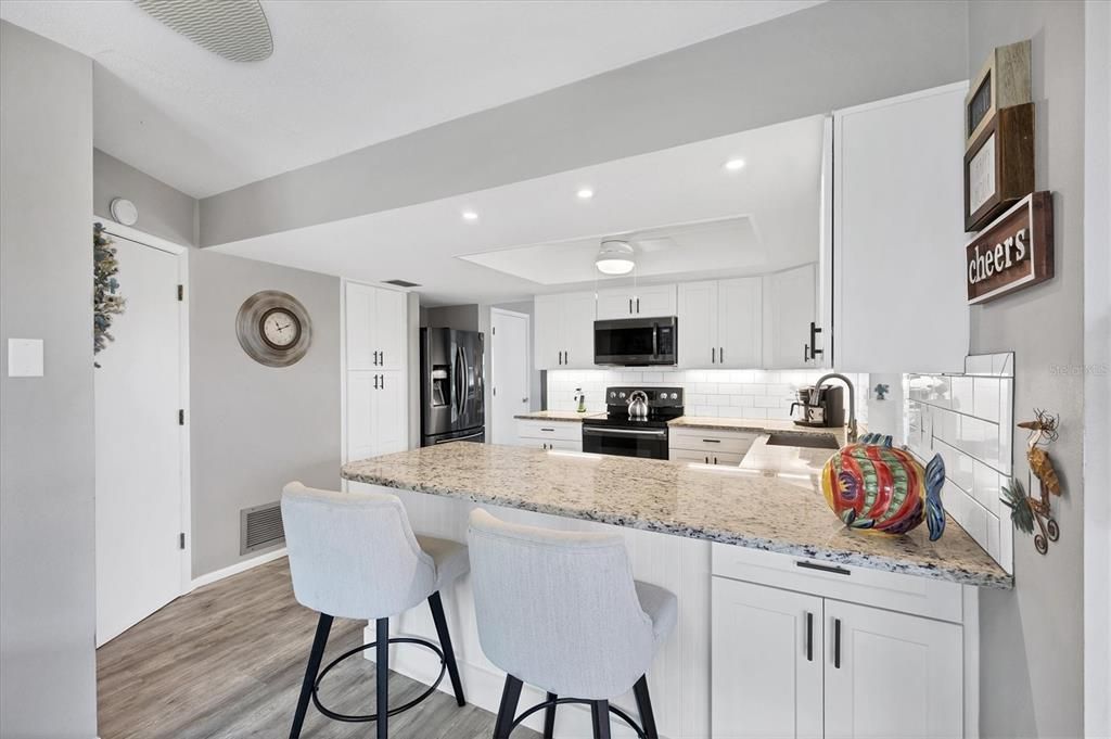 合同活跃: $259,900 (2 贝兹, 2 浴室, 1501 平方英尺)