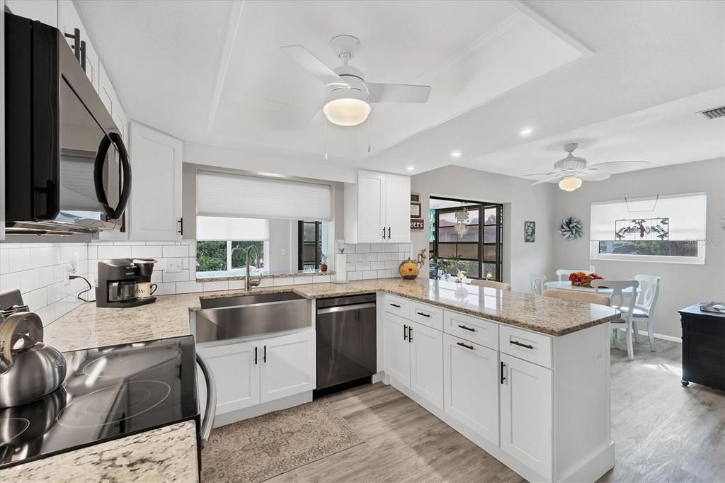 合同活跃: $259,900 (2 贝兹, 2 浴室, 1501 平方英尺)