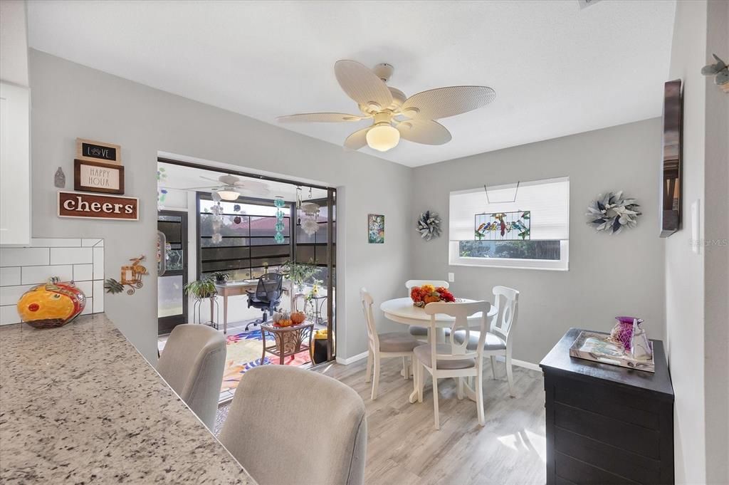 合同活跃: $259,900 (2 贝兹, 2 浴室, 1501 平方英尺)