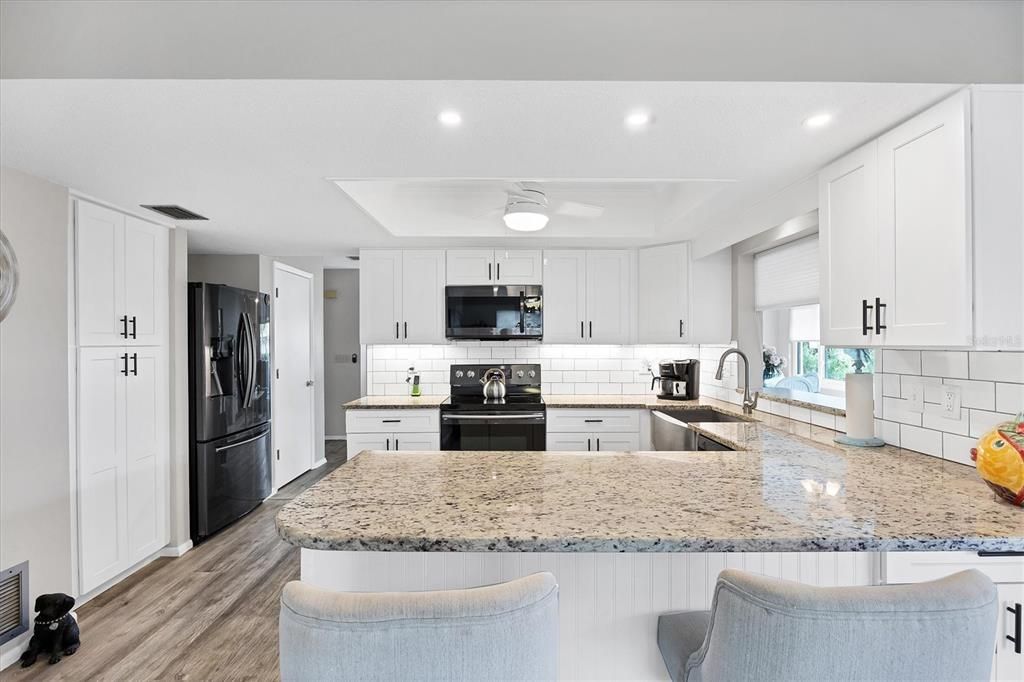 合同活跃: $259,900 (2 贝兹, 2 浴室, 1501 平方英尺)