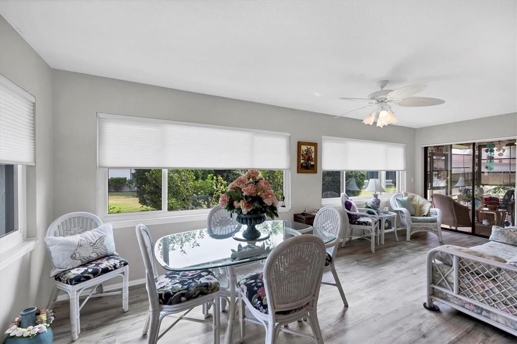 合同活跃: $259,900 (2 贝兹, 2 浴室, 1501 平方英尺)