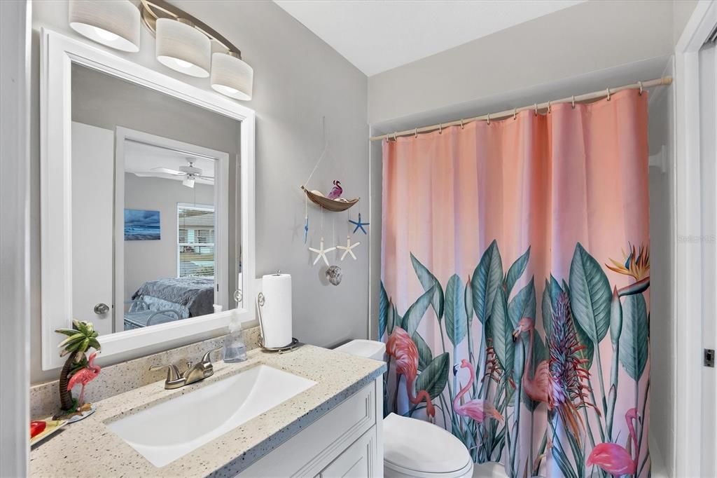 合同活跃: $259,900 (2 贝兹, 2 浴室, 1501 平方英尺)