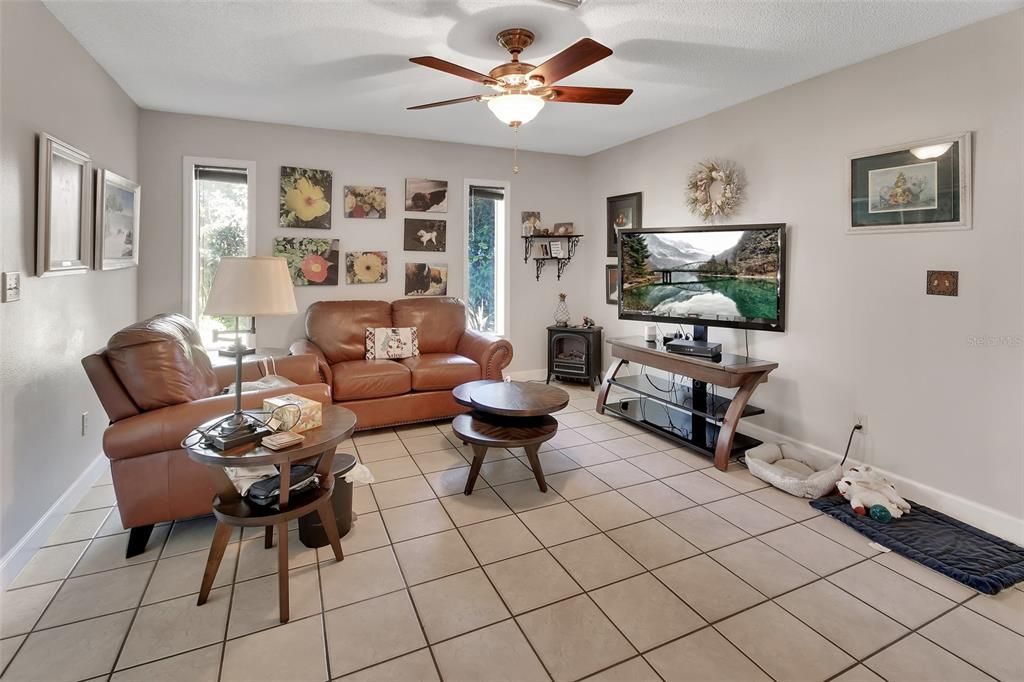 En Venta: $387,000 (3 camas, 2 baños, 1597 Pies cuadrados)