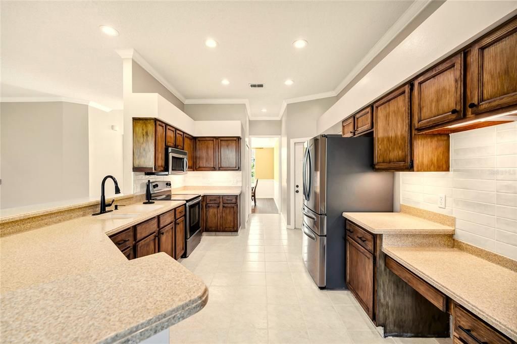 Active With Contract: $514,900 (3 beds, 2 baths, 2219 Square Feet)