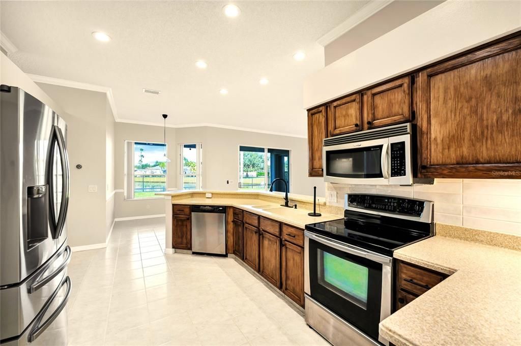 Active With Contract: $514,900 (3 beds, 2 baths, 2219 Square Feet)