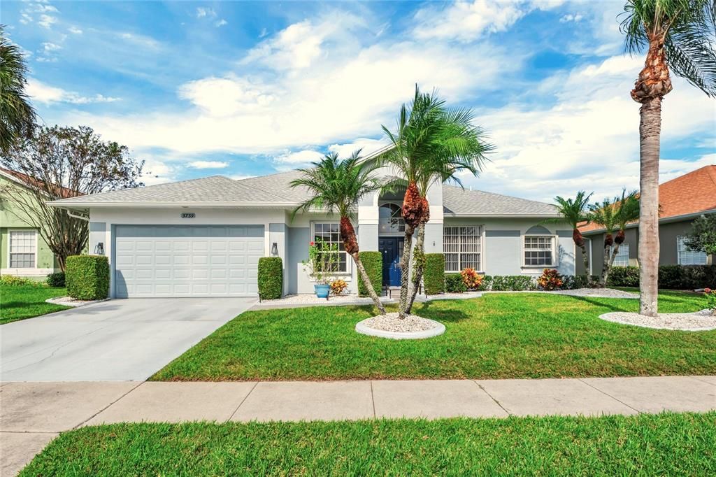 Active With Contract: $514,900 (3 beds, 2 baths, 2219 Square Feet)