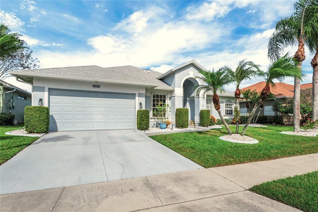 Active With Contract: $514,900 (3 beds, 2 baths, 2219 Square Feet)