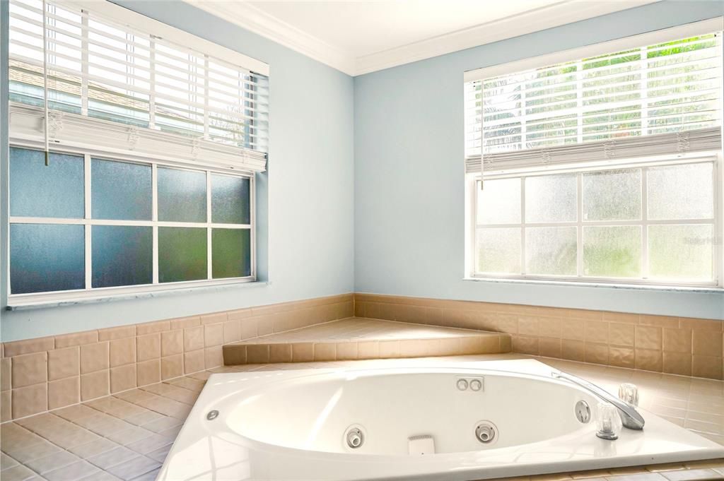 Active With Contract: $514,900 (3 beds, 2 baths, 2219 Square Feet)