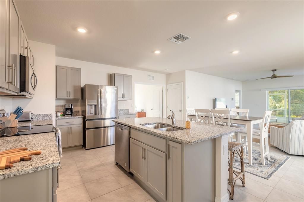 На продажу: $384,900 (3 спален, 2 ванн, 1616 Квадратных фут)